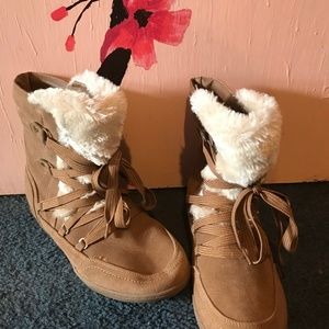 Brown winter boots with fluffy white detailing